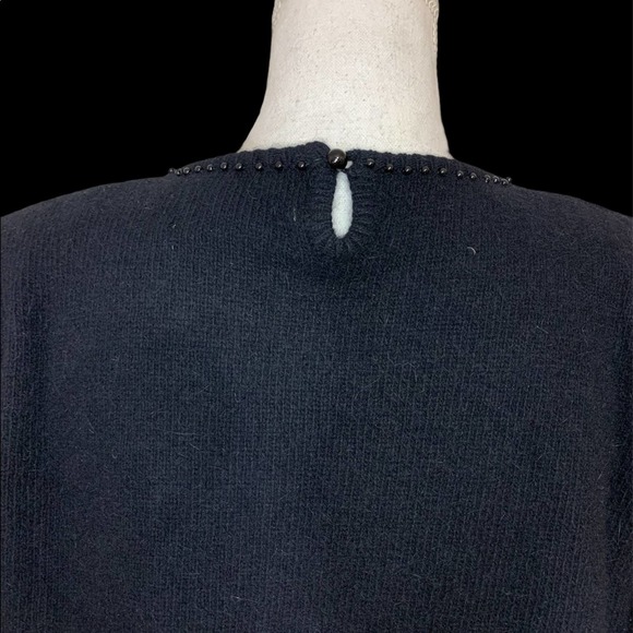 Vintage Lambswool Angora Sweater with one leaf Beaded Shoulder - Picture 7 of 10